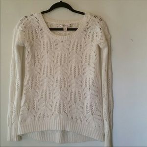 Decree cream sweater size medium